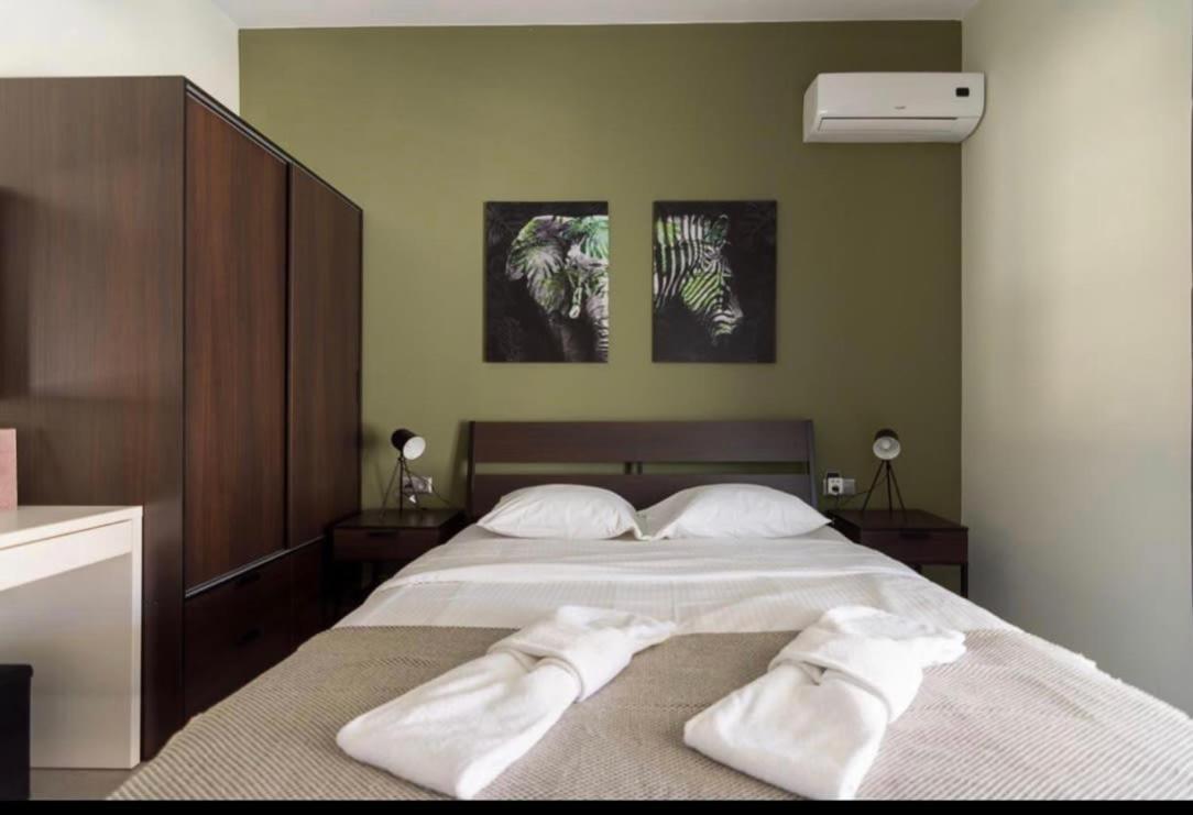 4 Bedroom Penthouse In Center Of *