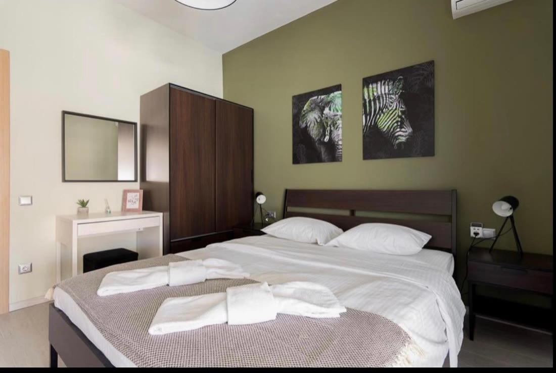 4 Bedroom Penthouse In Center Of Apartment *