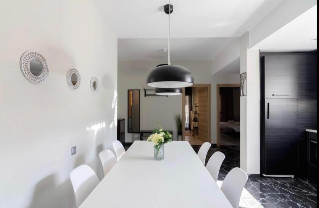 Apartment 4 Bedroom Penthouse In Center Of *